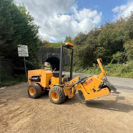 Rear-mounted tarmac patch planer on CASE Maxi ride-on machine