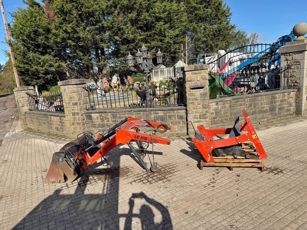 LEWIS 2510 compact tractor front loader removed from Kubota B2710 in tidy working condition