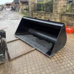 NEW/UNUSED 2025 STRICKLAND 90” MANITOU TELEHANDLER BUCKET - Image 2