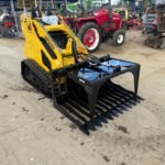 New/Unused 2025 Captok 44" Hydraulic Mini Skidsteer Muck/Log Grab - Image 2