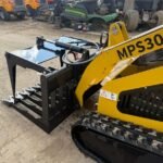 New/Unused 2025 Captok 44" Hydraulic Mini Skidsteer Muck/Log Grab - Image 4