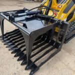 New/Unused 2025 Captok 44" Hydraulic Mini Skidsteer Muck/Log Grab - Image 5