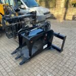 New/Unused 2025 GIYI Hydraulic Skidsteer Bucket Grab Stump Remover - Image 3