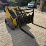 New/Unused 2025 GIYI Mini Skidsteer Side Shift Pallet Forks And Frame - Image 5