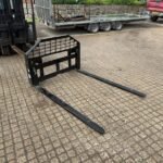 New/Unused GIYI Skidsteer Pallet Forks And Frame - Image 3