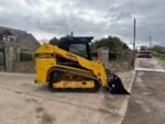2020 GEHL RT185 TRACKED SKIDSTEER LOADER W/ NEW 72” 4 IN 1 BUCKET - Image 2